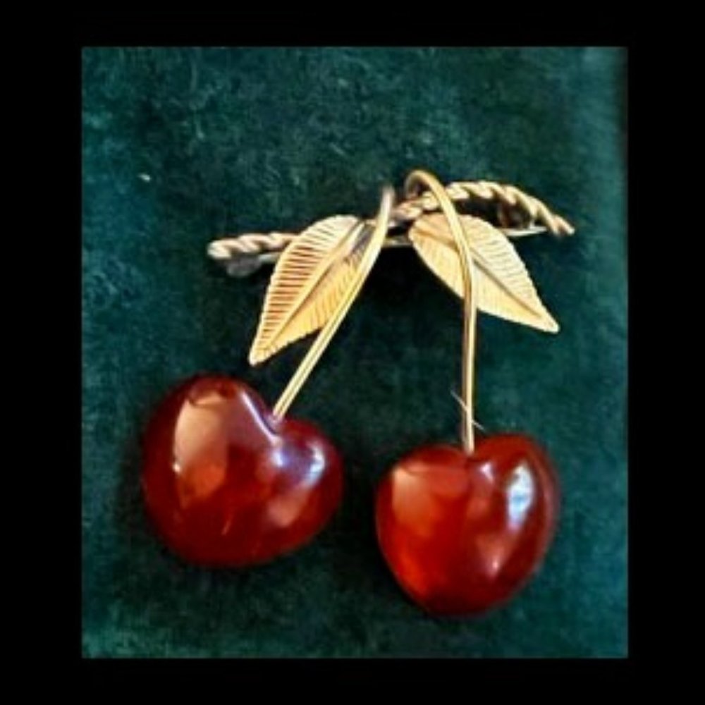 Vintage Amber Guild brooch